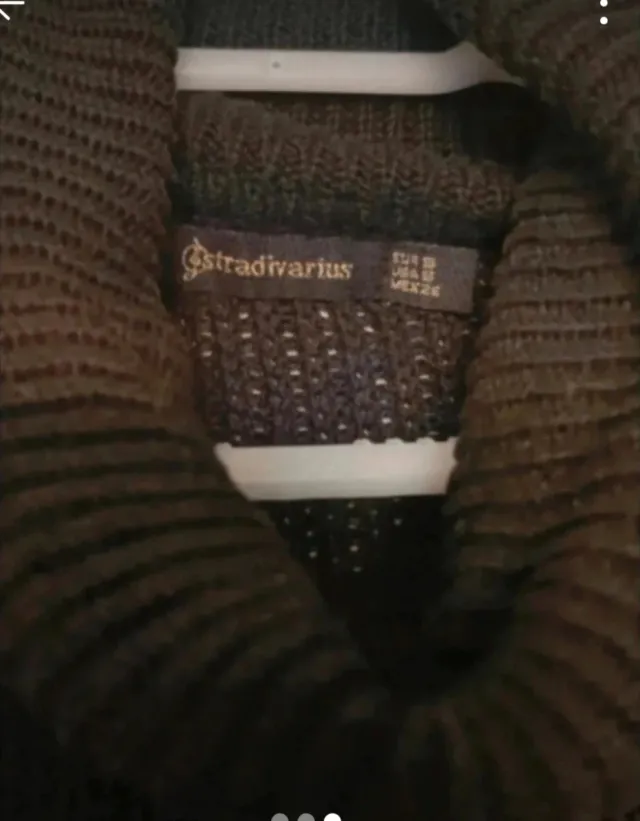 Jersey cuello alto sin mangas negro