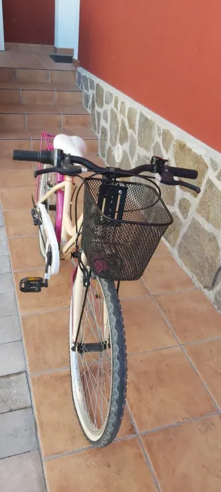 Bicicleta paseo color crema y rosa