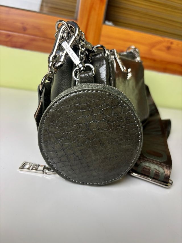 Steve Madden bandolera verde con monedero y correa