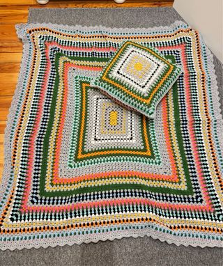 Manta de ganchillo hecha a mano