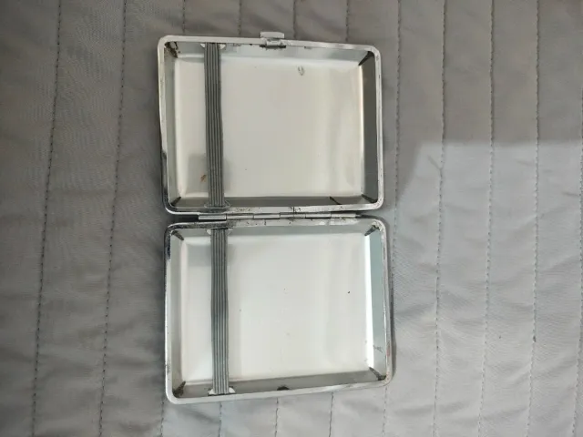 Pitillera metálica plateada