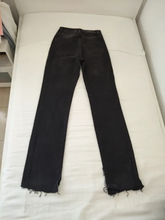 Pantalones Stradivarius negros y azules