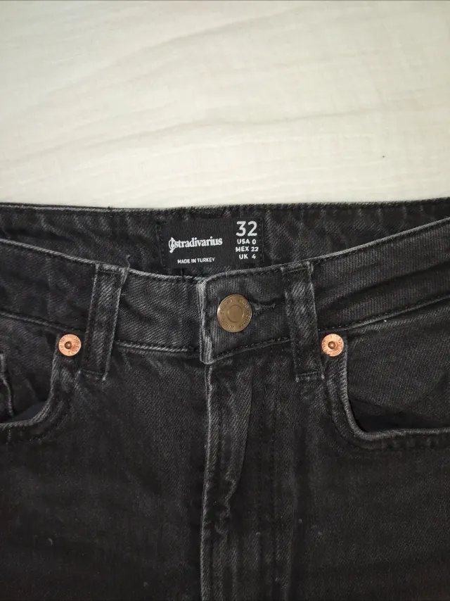 Pantalones Stradivarius negros y azules