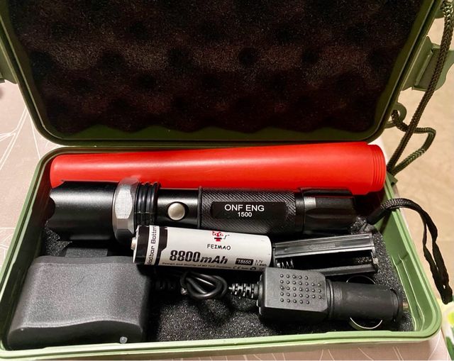 Linterna Táctica SOS con Accesorios