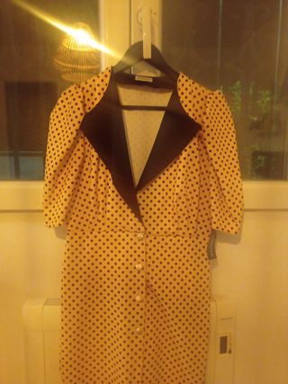 Vestido de fiesta amarillo con lunares