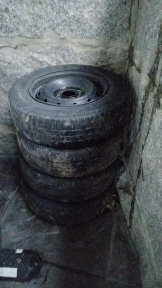 2 Llantas con neumáticos 13 pulgadas psa