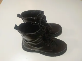 Botas burdeos con cordones