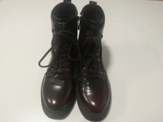 Botas burdeos con cordones
