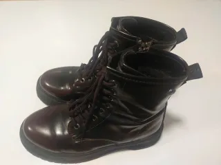 Botas burdeos con cordones