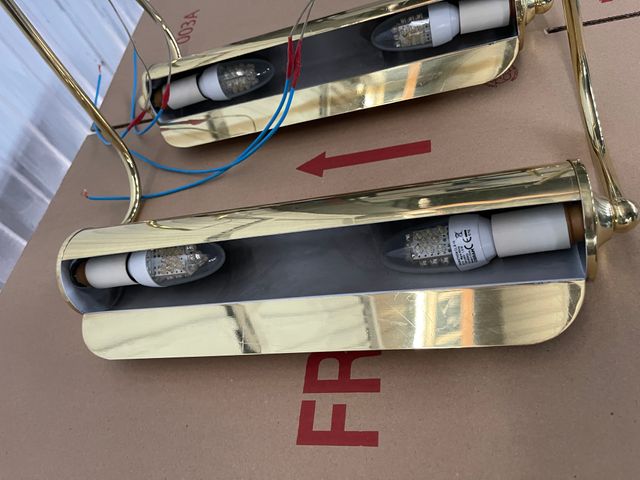 Applicazioni murali dorate