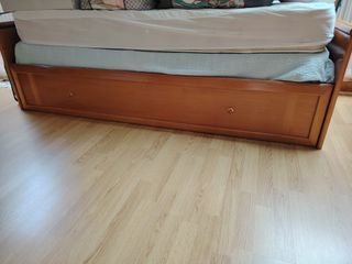 Cama nido de madera color miel