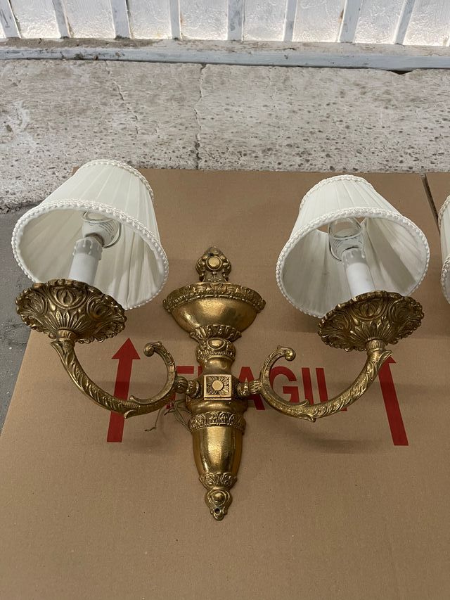 Appliques da parete dorate con schermi