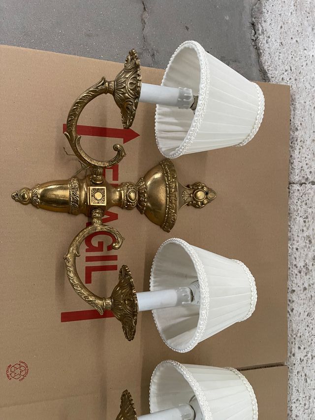 Appliques da parete dorate con schermi