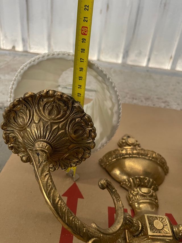 Appliques da parete dorate con schermi