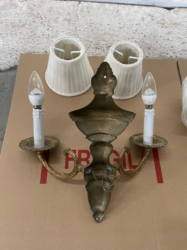 Appliques da parete dorate con schermi