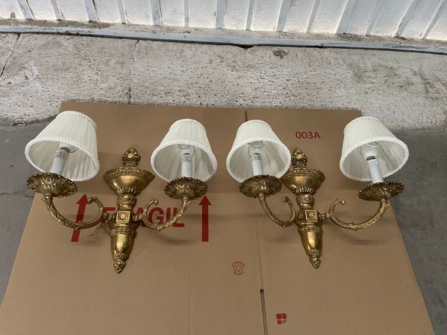 Appliques da parete dorate con schermi