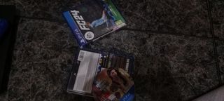 PS4 (PlayStation 4) Negra + GTA 5 y FIFA 24