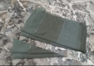 Pañuelo de tela gris y verde. Sin uso