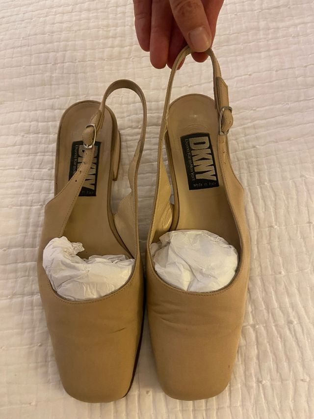 Zapatos destalonados DKNY beige talla 36