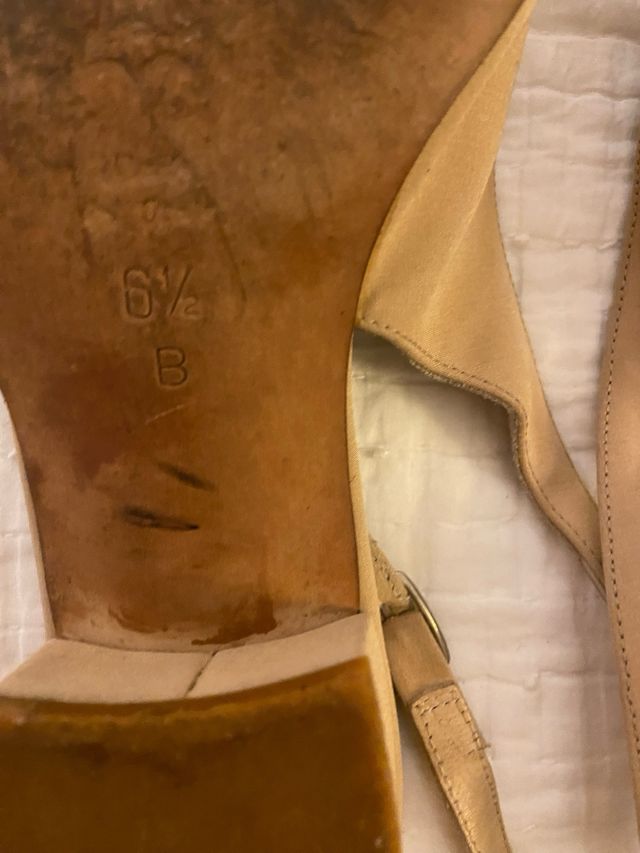 Zapatos destalonados DKNY beige talla 36