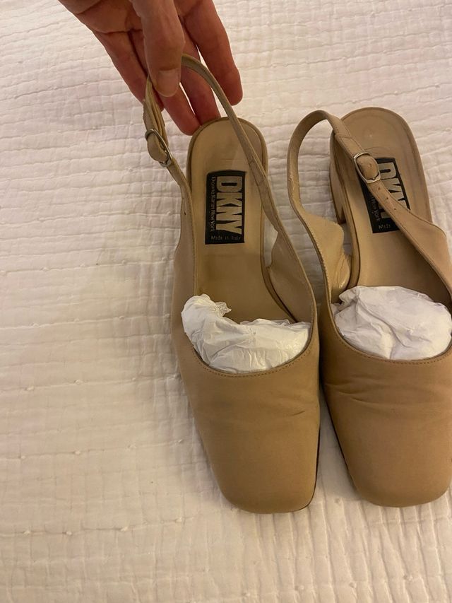 Zapatos destalonados DKNY beige talla 36