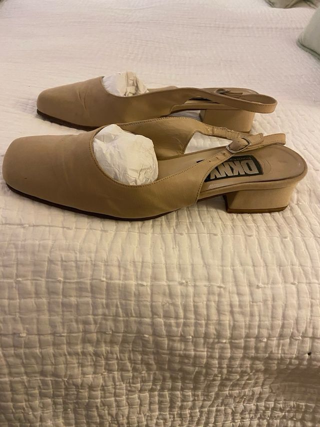 Zapatos destalonados DKNY beige talla 36