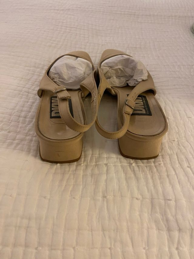 Zapatos destalonados DKNY beige talla 36