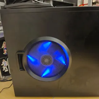 Ordenador de sobremesa negro