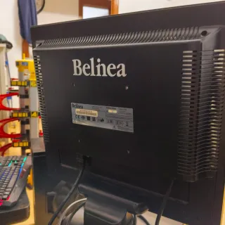 Ordenador de sobremesa negro