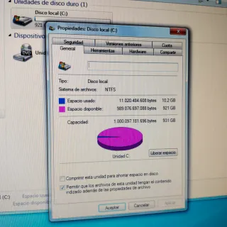 Ordenador de sobremesa negro