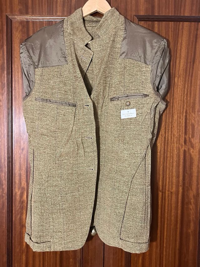 Americana de tweed beige y marrón