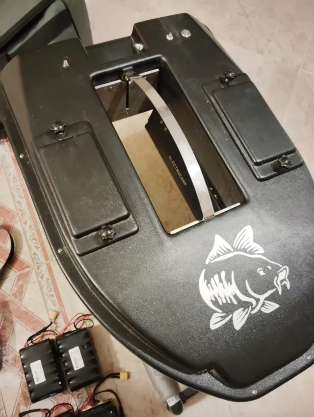 Barco Cebador Carpio C3 Hybrid,sonda y GPS