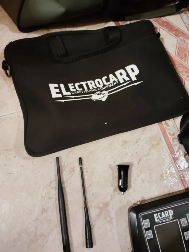 Barco Cebador Carpio C3 Hybrid,sonda y GPS