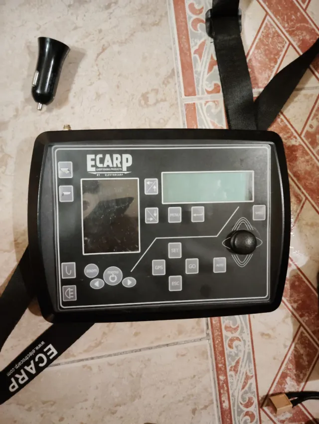 Barco Cebador Carpio C3 Hybrid,sonda y GPS