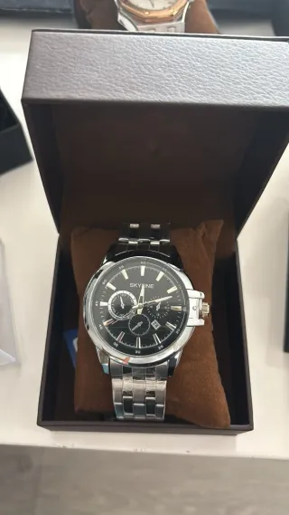 Reloj SKYLINE Negro y Plateado