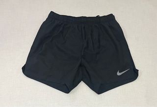 Short deportivo Nike negro