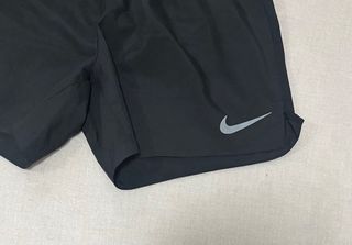Short deportivo Nike negro