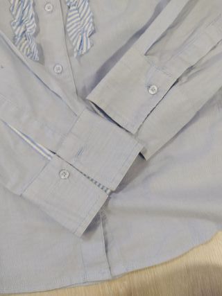 Camisa azul con volantes T.44