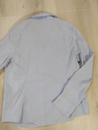 Camisa azul con volantes T.44