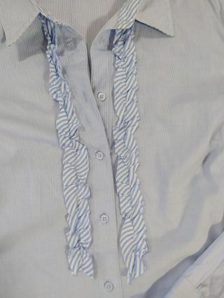 Camisa azul con volantes T.44