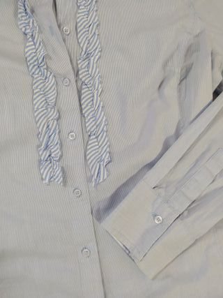 Camisa azul con volantes T.44