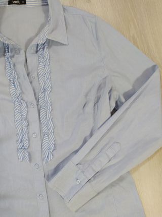Camisa azul con volantes T.44