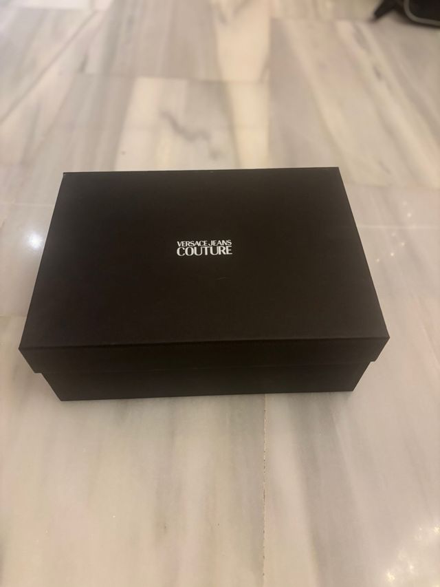 Scarpe Versace Jeans Couture fuori produzione