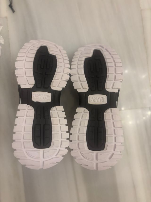 Scarpe Versace Jeans Couture fuori produzione