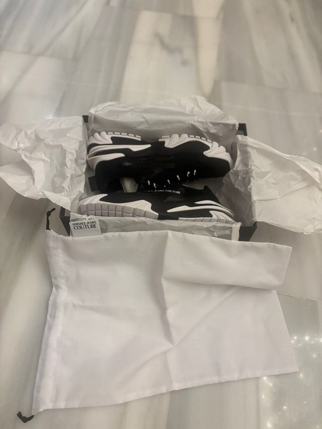 Scarpe Versace Jeans Couture fuori produzione