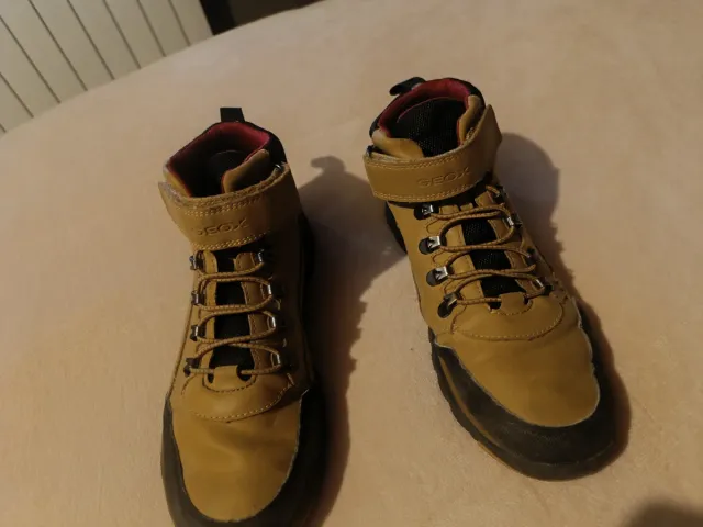 Stivaletti Geox per bambini marroni e neri