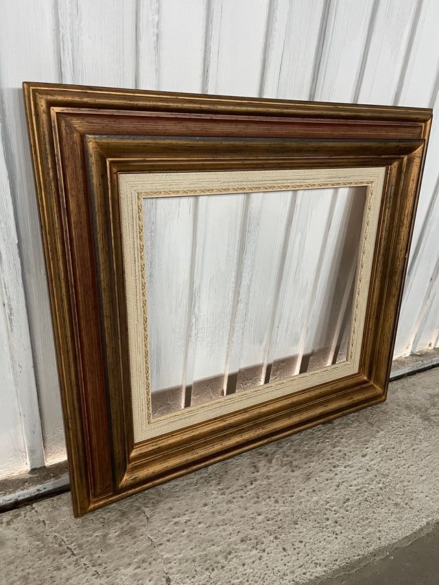 Marco antico in legno massello