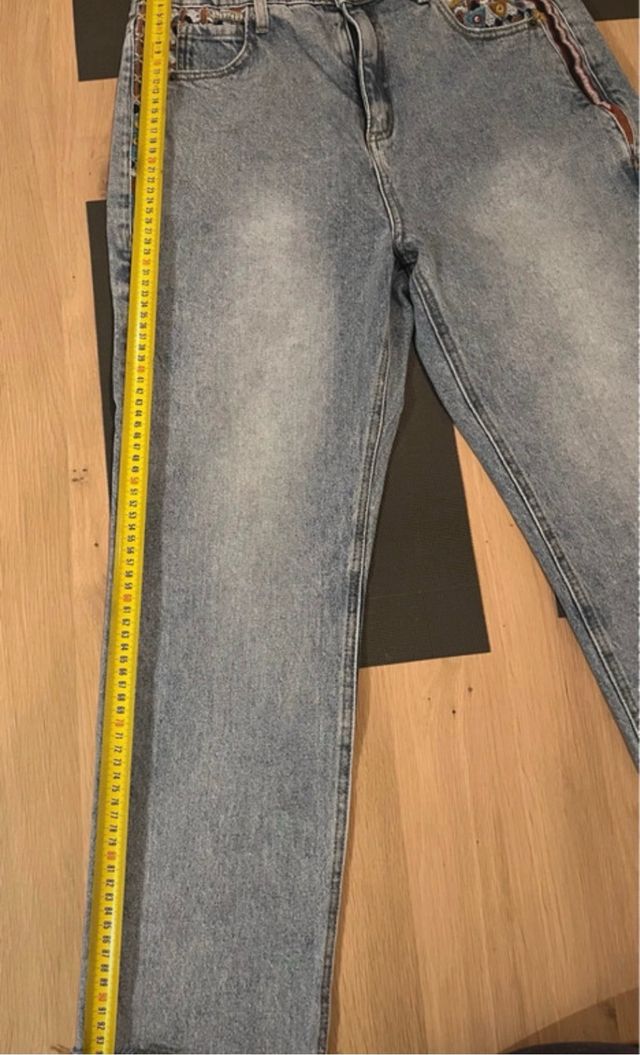 Jeans Desigual azzurri con decorazioni