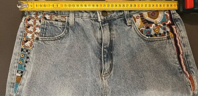 Jeans Desigual azzurri con decorazioni