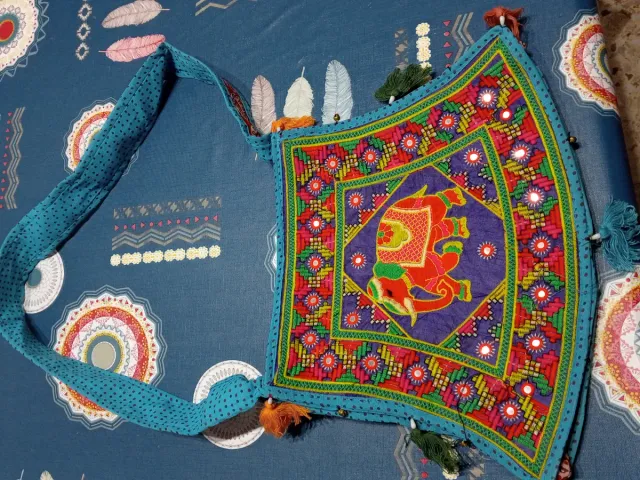 Bolso artesanal bordado elefante
